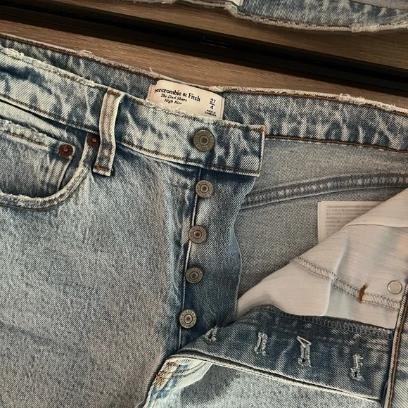 Abercrombie High Waist Dad Short - Picture 2 of 6